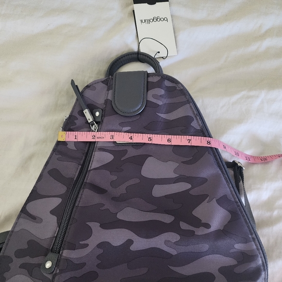 NWT Baggallini Gray Camo MM Metro Backpack Slingpack - Picture 10 of 11